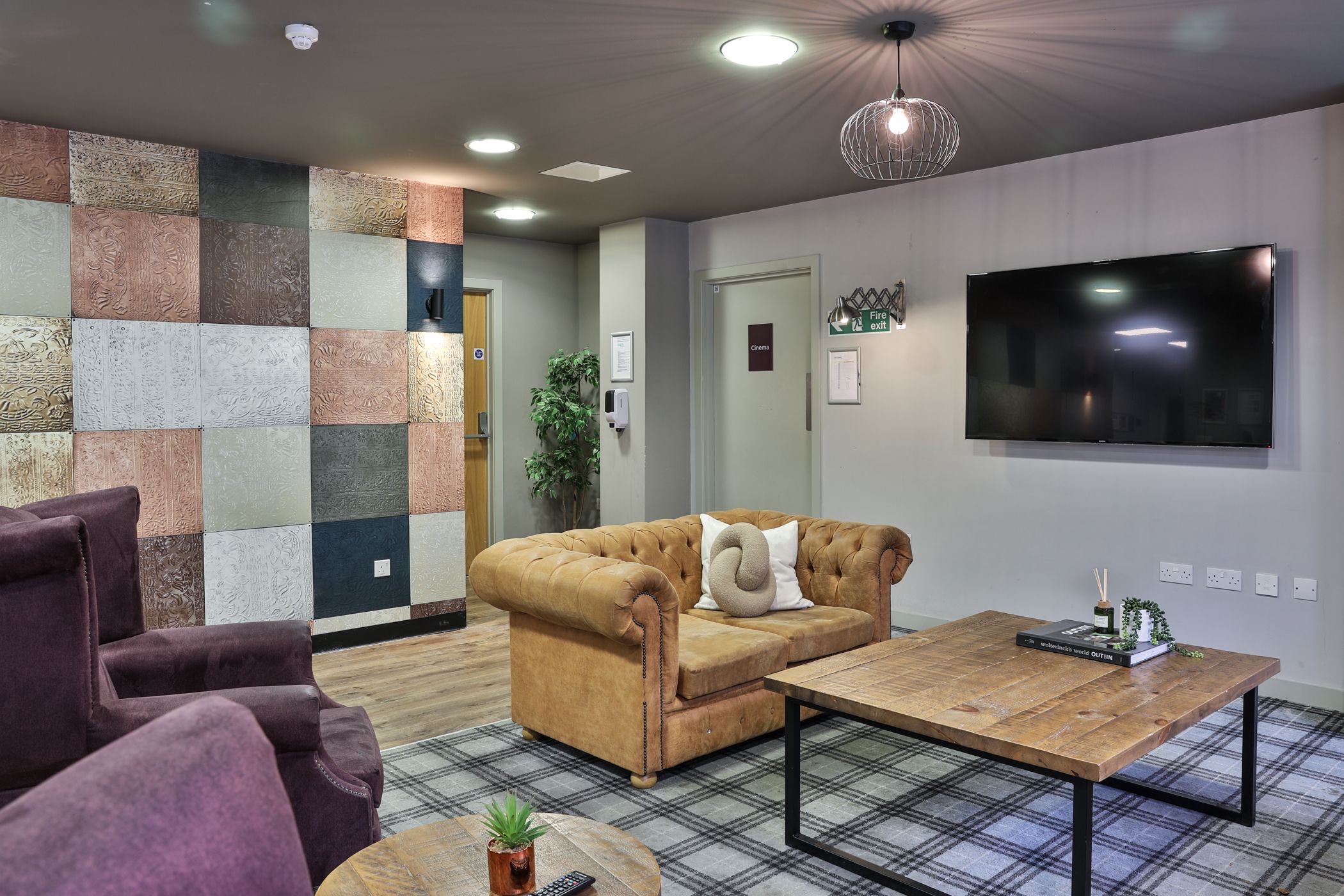 Claremont-House-Common-Room-Student-Accommodation-in-Glasgow-51-of-63.jpg